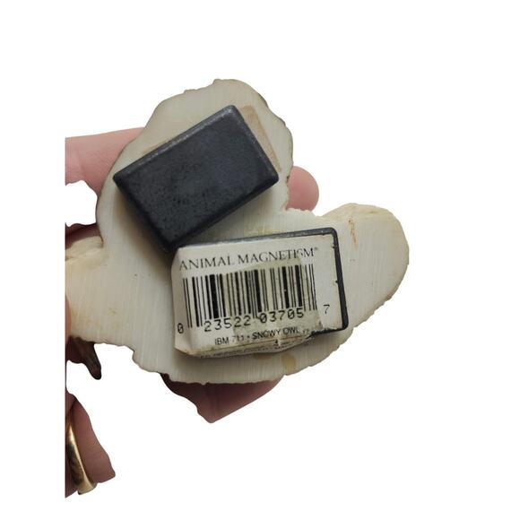 Animal Magnetism Snowy Owl 3-D Resin Hand-Painted Realistic Fridge Magnet - Picture 5 of 8